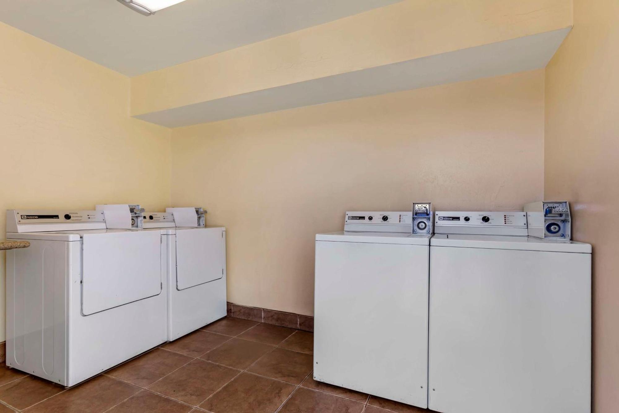 Best Western Desert Inn Safford Bagian luar foto